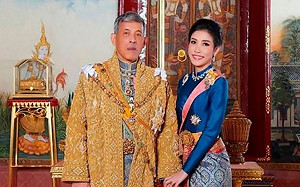 泰王將晉封詩妮娜為「第二王后」？ 65歲親妹傳勸阻遭打斷腳踝