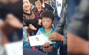 (影)內蒙萬人大喊恢復母語街頭撞中共   家長:種族滅絕孩子變文盲