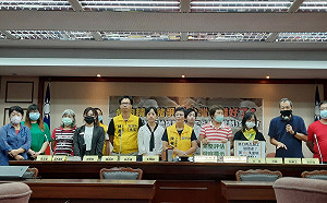 政府鬆綁美豬美牛  立委批政策粗暴憂「標示不清反成洗產地」