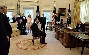 川普羞辱外國元首? 塞爾維亞總統訪美照片瘋傳 網：像被審訊