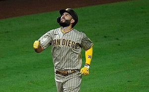 MLB／短打惹禍　教士隊重砲手指骨折本季恐不樂觀(影)