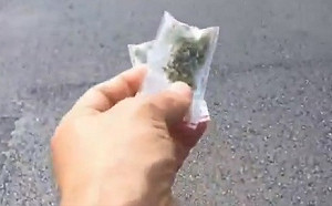 (影)荒唐主委送幸福！  以色列無人機空投免費大麻