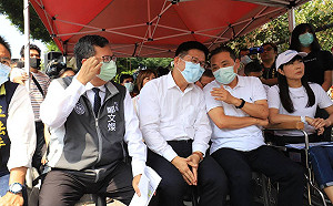 三雄同框！親解交流道難題 林佳龍拚建設跨藍綠