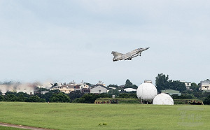 幻象2000掛電戰莢艙 演練戰力保存 與F-16V轉場佳山基地