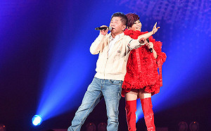 陳時中登小巨蛋飆唱 詹雅雯誇歌聲有男子氣魄