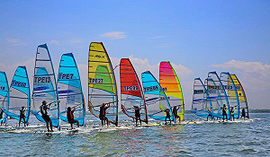 當一日船長親駕帆船！大鵬灣水上活動暢玩到10月