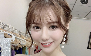 網美曬照驚見真人版裸體大衛像！網笑SIZE小  本人回應了