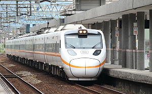 董座上任一週連環爆！台鐵機廠閃燃 太魯閣號摸黑行駛