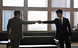 《半澤直樹2》第8集收視衝新高！與敵人維持「社交距離」握手合作