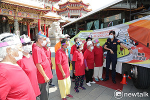 重陽敬老活動邀長者觀摩大車視野死角 黃偉哲籲全民守護長者安全