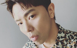 小鬼靈堂9/19開放親友弔唁！老爸憔悴打點身後事  懇辭奠儀花籃