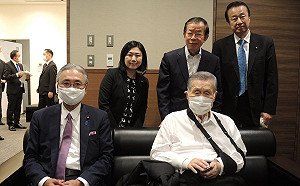 日前首相森喜朗16：50抵台！ 負傷仍堅持來台參加李登輝追思禮拜