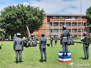 追思李登輝》靈車繞行淡江中學 國軍鳴放矧砲21響追思