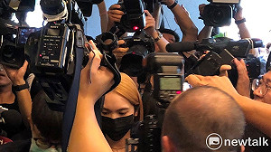 初戀女友楊丞琳趕赴靈堂！低頭忍淚 送別20年摯友黃鴻升