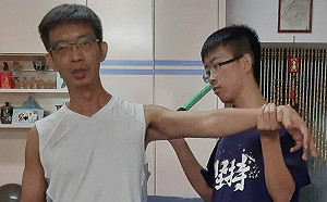 長期照顧中風父 家扶兒如願錄取台大物理治療師系