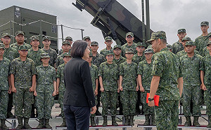 共機擾台挑釁 蔡英文：國人團結一致 外交內政一定能站穩腳步