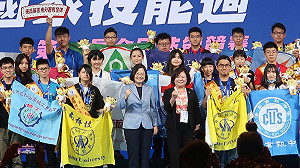 蔡英文勉勵年輕技能選手 國際技能比賽更上層樓