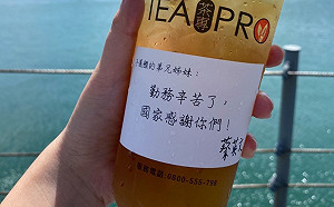 蔡英文買愛國飲料作秀？黃暐瀚點名這2人：連哪裡可以秀都沒察覺
