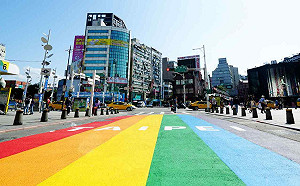 變裝皇后親自導覽！搭觀光巴士遊遍北市彩虹景點