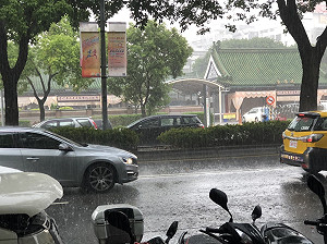 雨彈炸5天！東北風增強低溫探22°C 北北基嚴防大雨