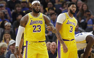 NBA／只差一勝！詹皇、一眉哥合繳60分　湖人退金塊聽牌