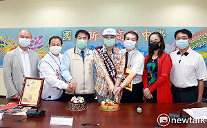 楊承翰獲周大觀抗癌圓夢助學金 黃偉哲祝抗癌天使活出生命最感人篇章