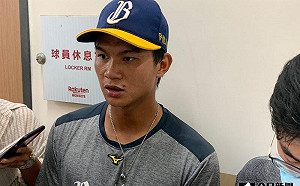 中職／岳政華首度先發就雙安　在樂天主場守備「怪怪的」