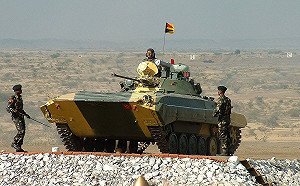 長期抗戰ing 印度部署耐-40°C步兵戰車上4千米高山