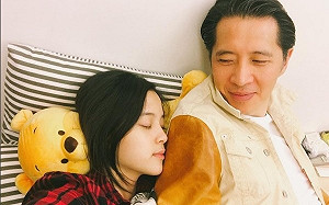 (影)歐陽龍35年前《藍與黑》堅決反共！網酸：穿越時空打臉歐陽娜娜