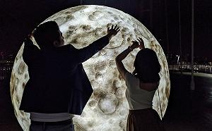 月亮的臉偷偷在變  新北新月橋中秋夜月神浪漫快閃