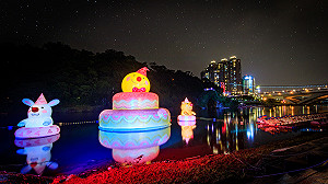 碧潭全新幾米地景藝術啟用！月亮蛋糕夜晚點燈照曝光