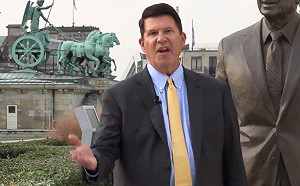 讓中國人上網不需再翻牆！柯拉克訪柏林圍牆：習近平拆網路長城吧