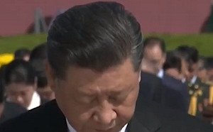 (影)習近平參加「烈士紀念日」 疑似狂眨眼擠淚