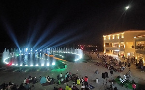 中秋偽出國 麗寶Outlet義式湖畔賞月野餐派對  聽蔡永淳美聲