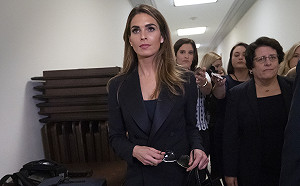 川普貼身幕僚驚傳確診！兩天前還陪同出席辯論大會