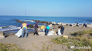 中秋夜炮屑垃圾隨處扔 環保局動員上百人力清出1.4噸垃圾