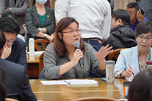 要搬板凳看! 喊話民進黨修兩岸條例 陳玉珍：國民黨拒當提款機