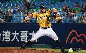 中職／不想打擾二軍備戰　萊福力今隨隊到新莊牛棚練投