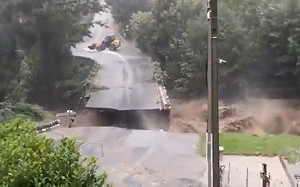 (影)致命暴風雨肆虐法南和義北 至少2死30失蹤