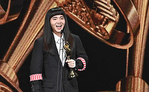 持修奪金曲最佳新人 評審總召兼經紀人陳鎮川：心安理得