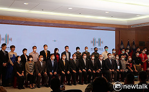 國慶大典：防疫代表、北醫合唱團領唱國歌