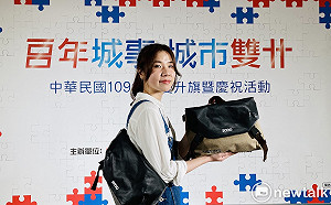 第六代嗡嗡包曝光！設計簡約時尚、背法最多變