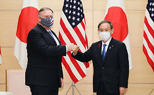 日美同盟抗中  蓬佩奧讚日首相菅義偉是「強大的人」