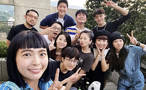 峮峮私下近照曝光！中秋烤肉展笑顏 網打氣：要開心喔