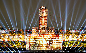 現場直擊》國慶光雕展登場  我是台灣人字樣投射總統府塔樓令人動容