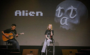 台上專業下台痛哭！楊丞琳獻唱小鬼追思會 偷改一句歌詞藏巧思