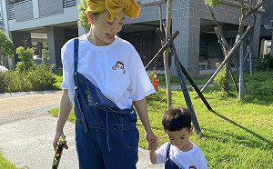 蔡阿嘎1招讓蔡桃貴繳出偷藏的手機！網笑：至少貴貴還記得藏在哪裡