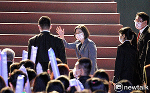 防疫有功人員國慶大會領唱國歌 蔡英文：他們是守護台灣的無名英雄