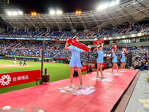 中職／樂天桃猿台灣精品體驗市集快閃　熱氣球驚喜現身