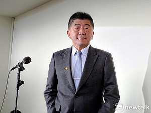 太累被拍到閉目養神？ 陳時中：眼睛太小被誤會